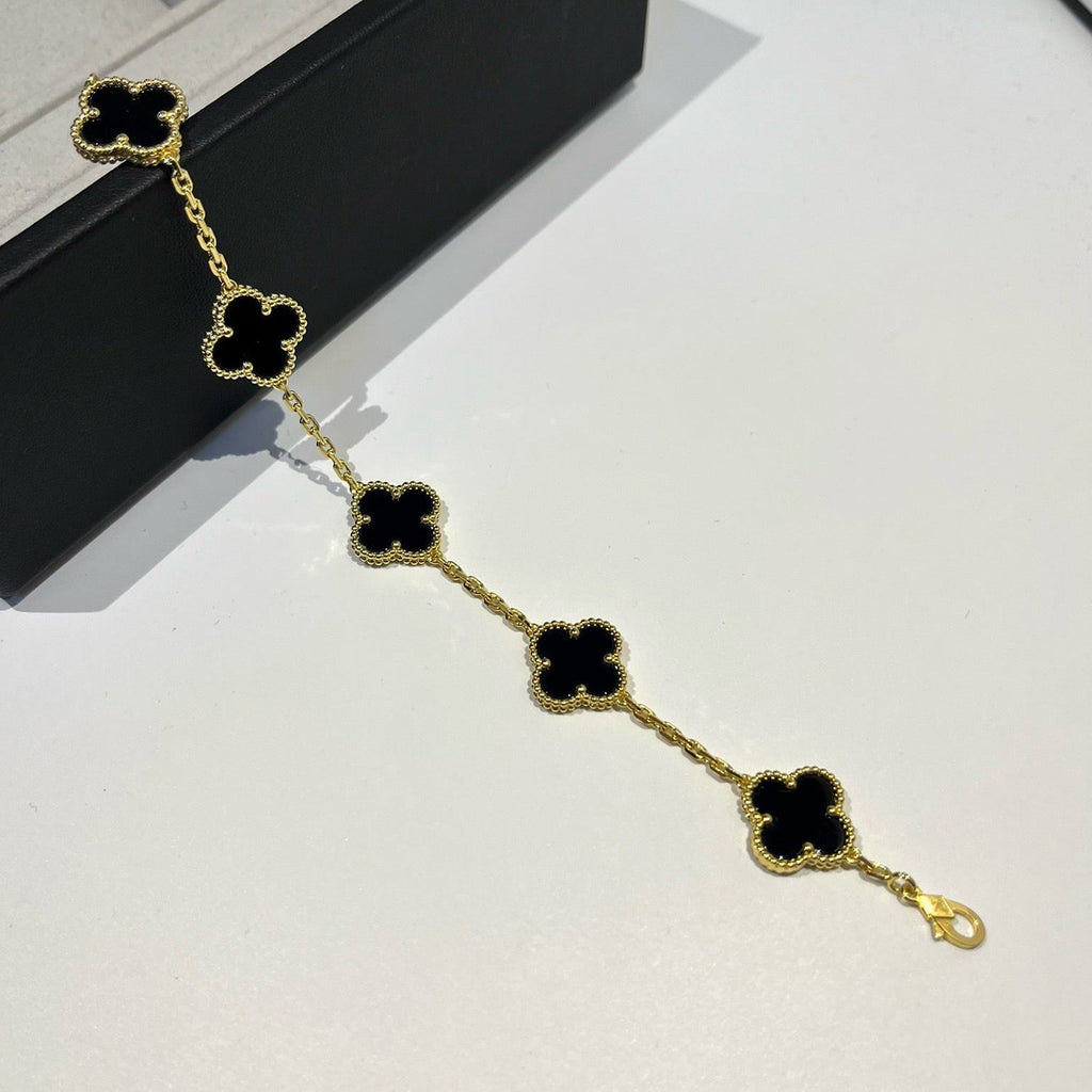 CLOVER 5 MOTIF ONYXS BRACELET COLLECTION