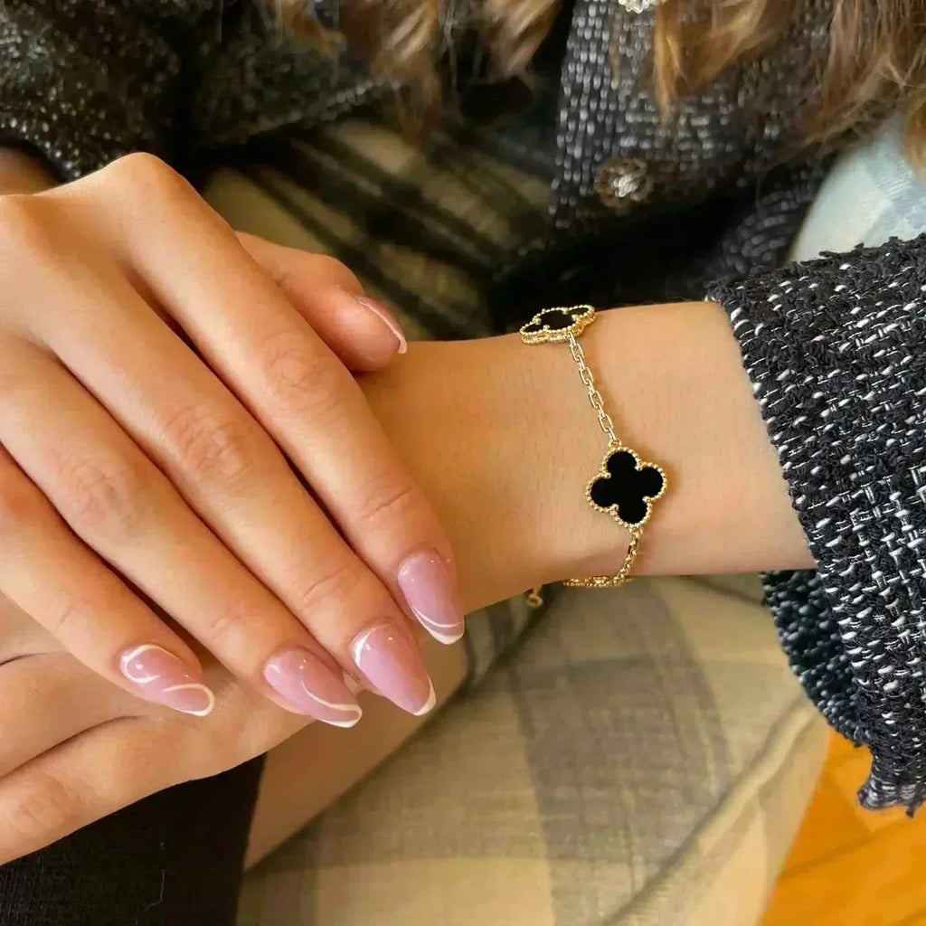 CLOVER 5 MOTIF ONYXS BRACELET COLLECTION