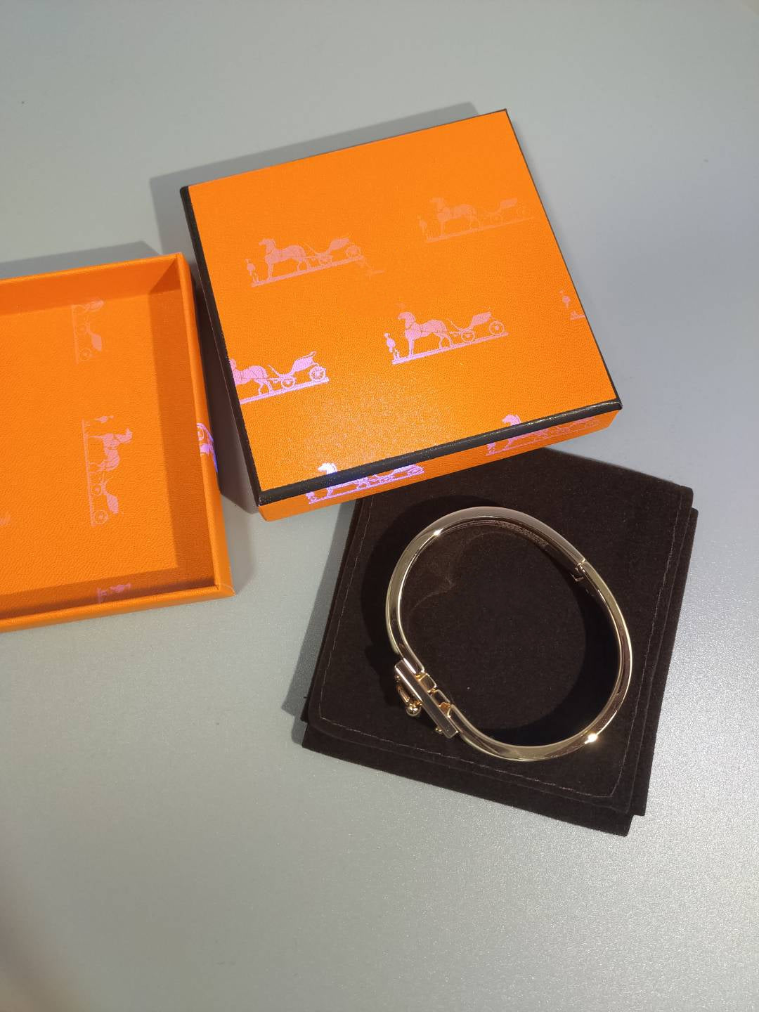 H ORANGE BRACELET VIP