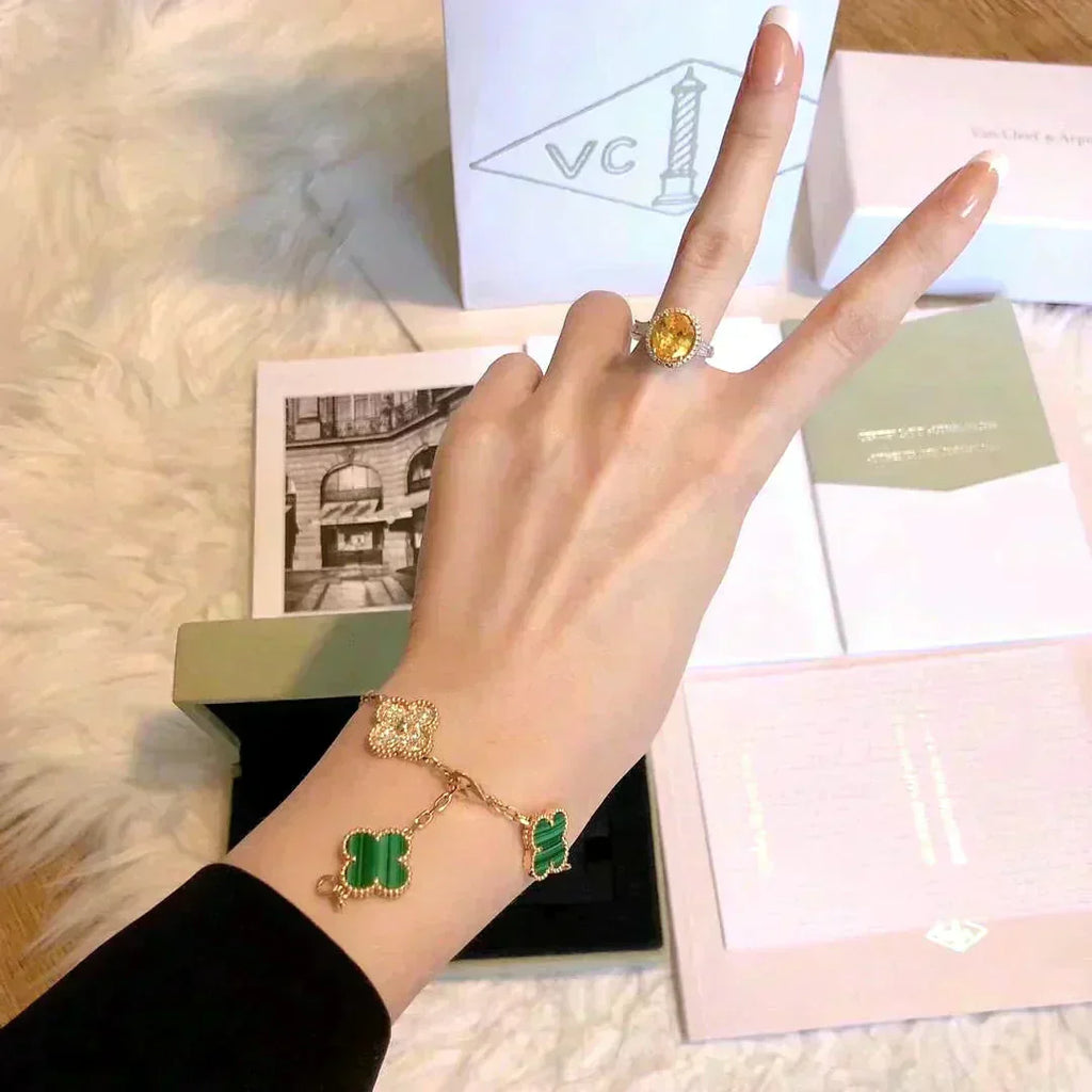 CLOVER 5 MOTIF MALACHITE BRACELET COLLECTION VIP