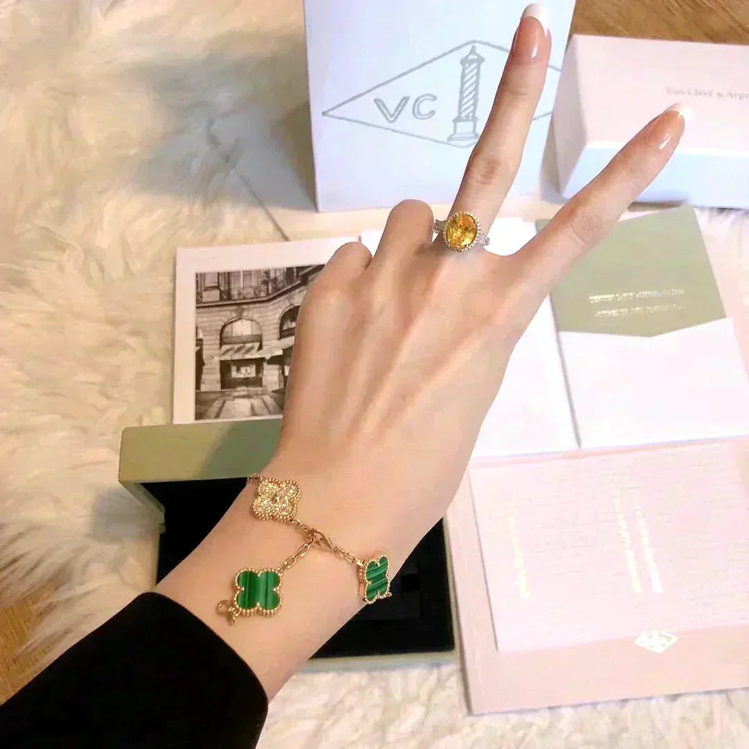 CLOVER 5 MOTIF MALACHITE BRACELET COLLECTION VIP