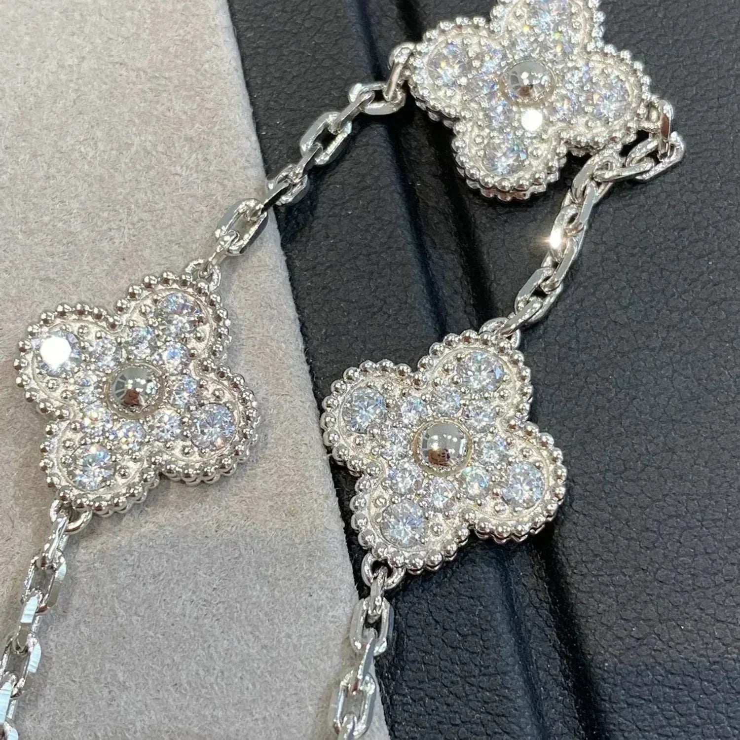 CLOVER 5 MOTIF FULL DIAMOND BRACELET COLLECTION