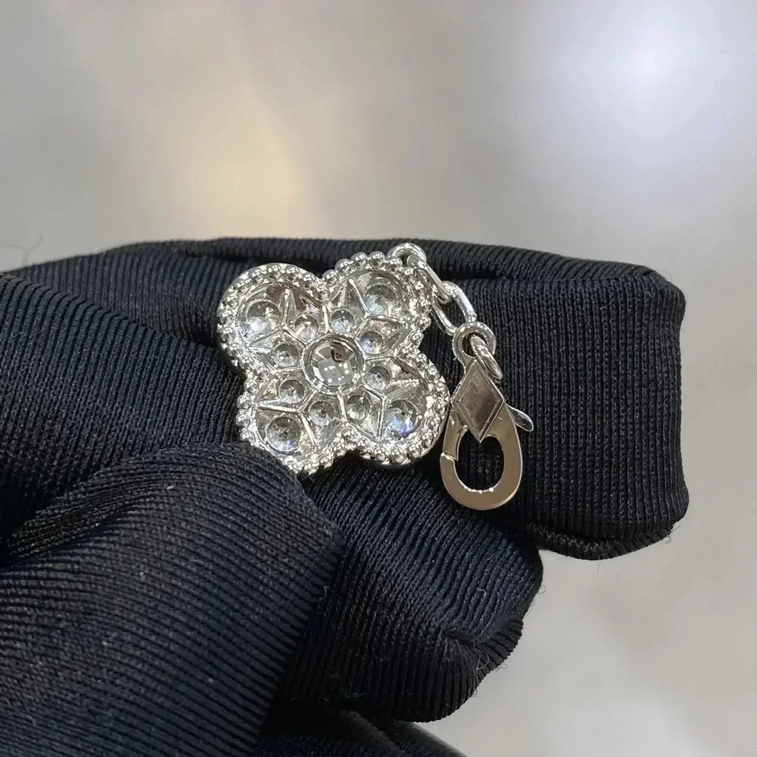 CLOVER 5 MOTIF FULL DIAMOND BRACELET COLLECTION