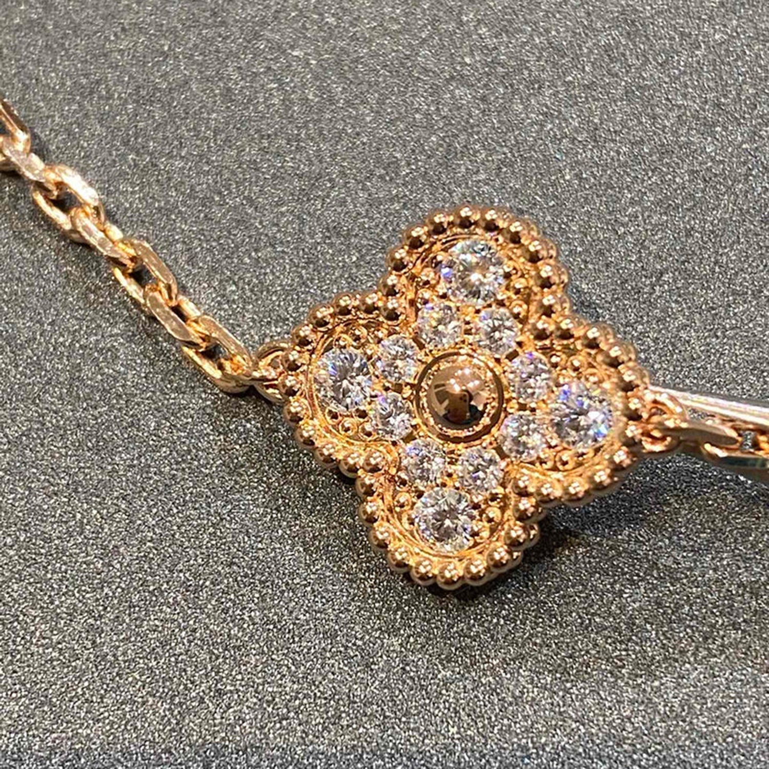CLOVER 5 MOTIF FULL DIAMOND BRACELET COLLECTION