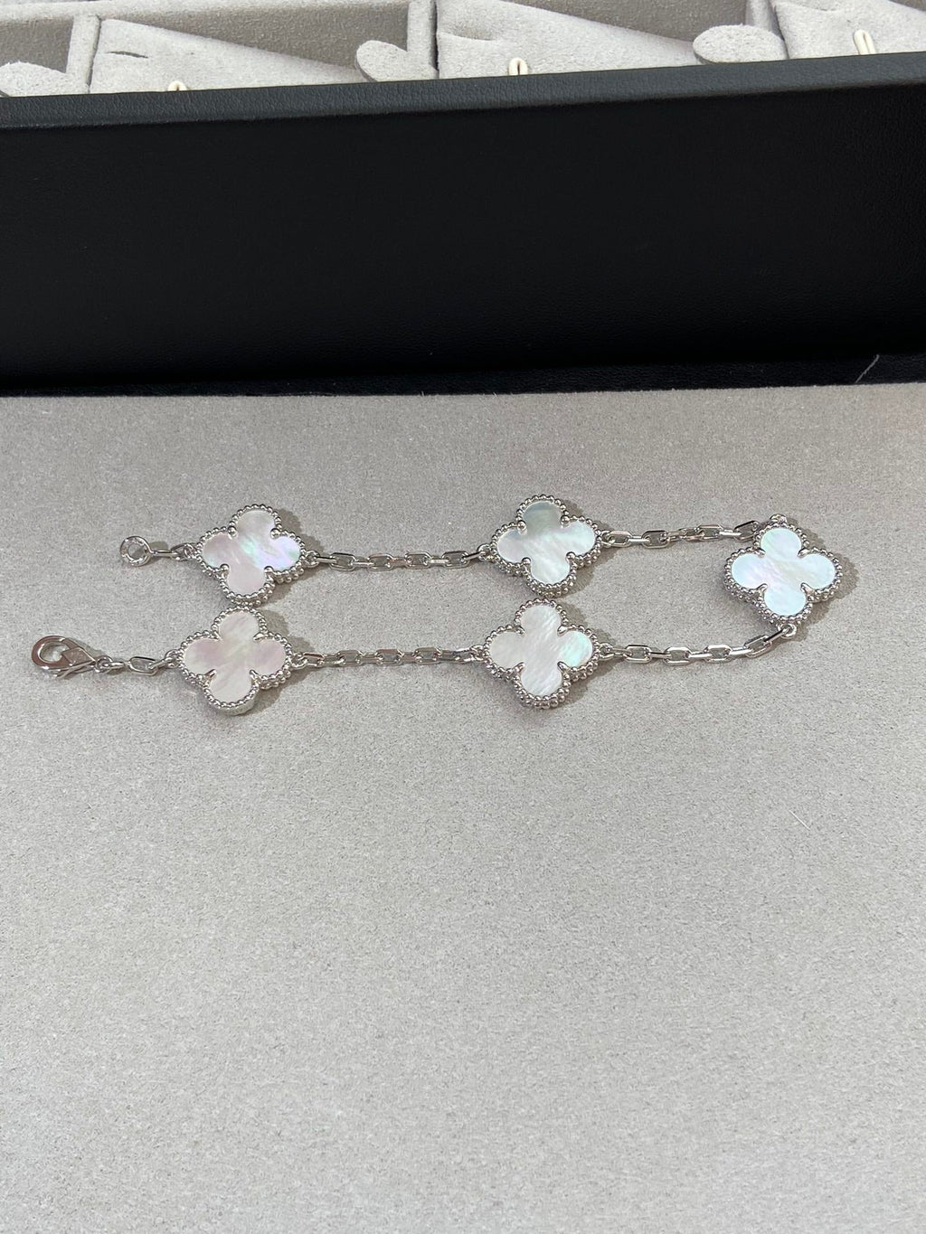 CLOVER WHITE PEARL MOP 5 MOTIF BRACELET COLLECTION