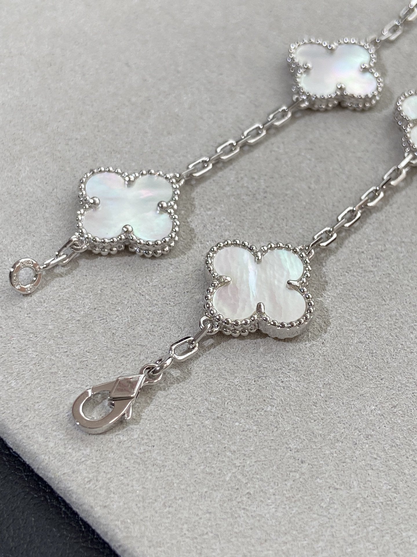 CLOVER WHITE PEARL MOP 5 MOTIF BRACELET COLLECTION