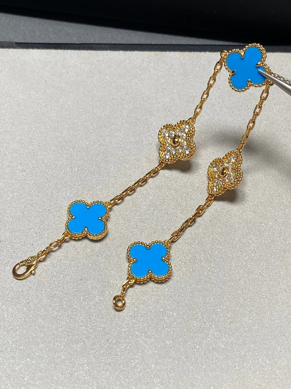 CLOVER 5 MOTIF BLUE AGATE BRACELET COLLECTION