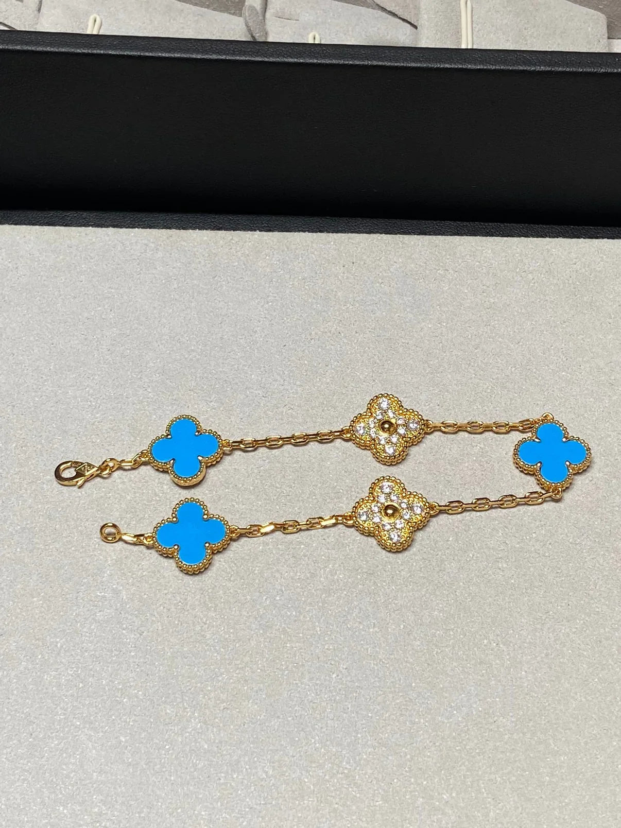 CLOVER 5 MOTIF BLUE AGATE BRACELET COLLECTION