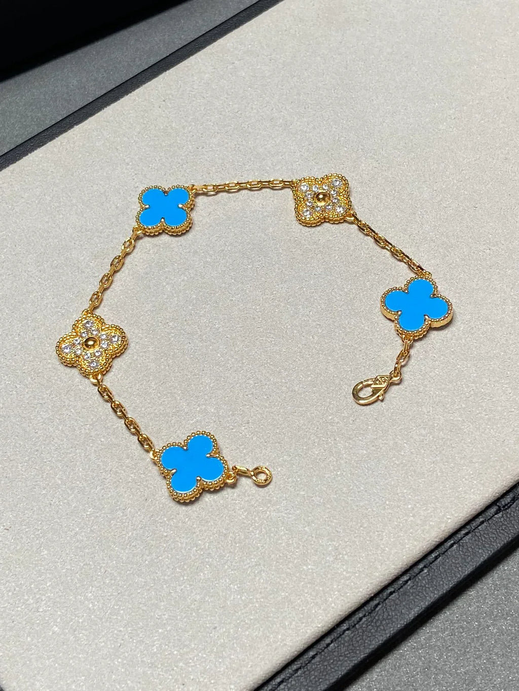 CLOVER 5 MOTIF BLUE AGATE BRACELET COLLECTION