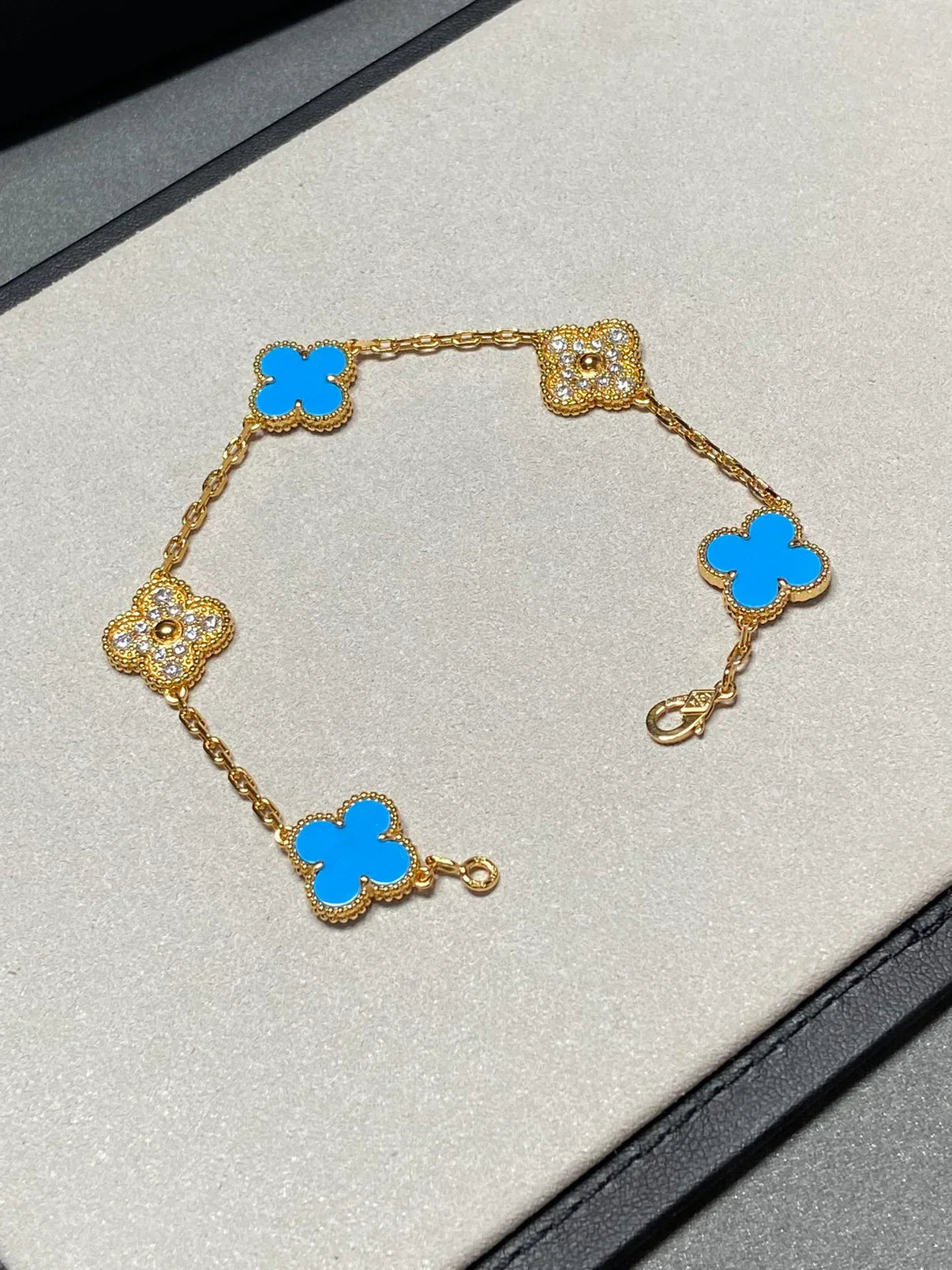CLOVER 5 MOTIF BLUE AGATE BRACELET COLLECTION