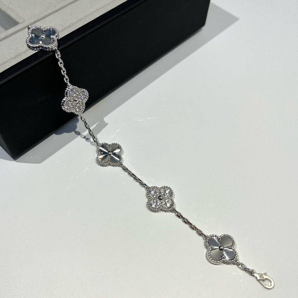 CLOVER 5 MOTIF LASER BRACELET COLLECTION