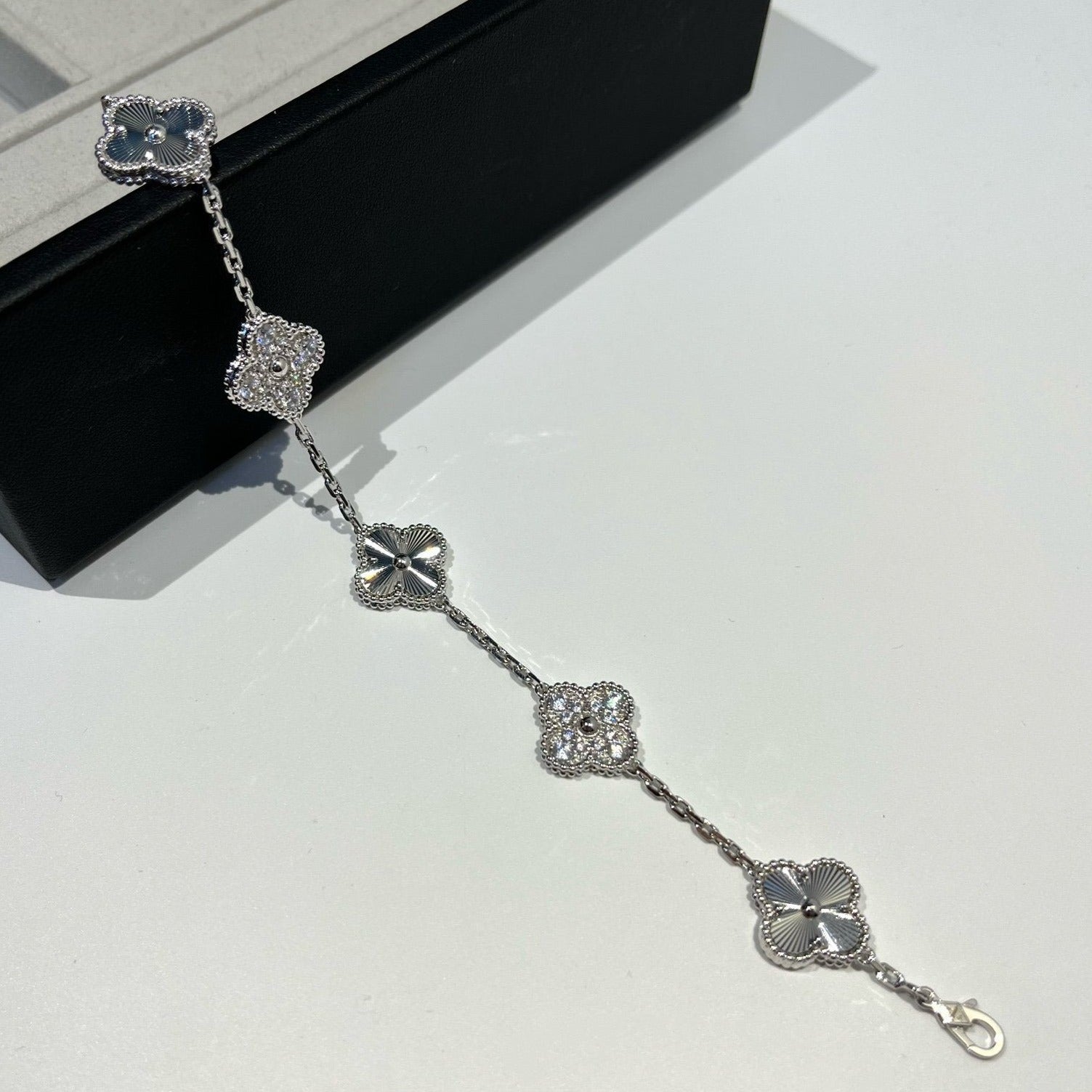 CLOVER 5 MOTIF LASER BRACELET COLLECTION