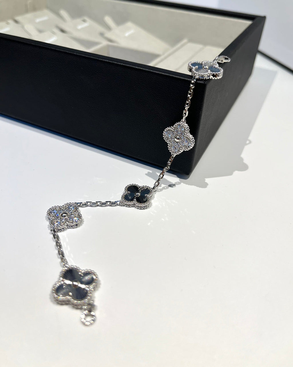 CLOVER 5 MOTIF LASER BRACELET COLLECTION