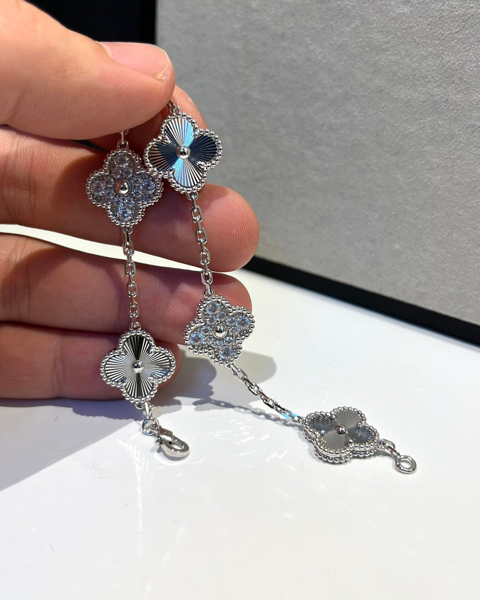 CLOVER 5 MOTIF LASER BRACELET COLLECTION