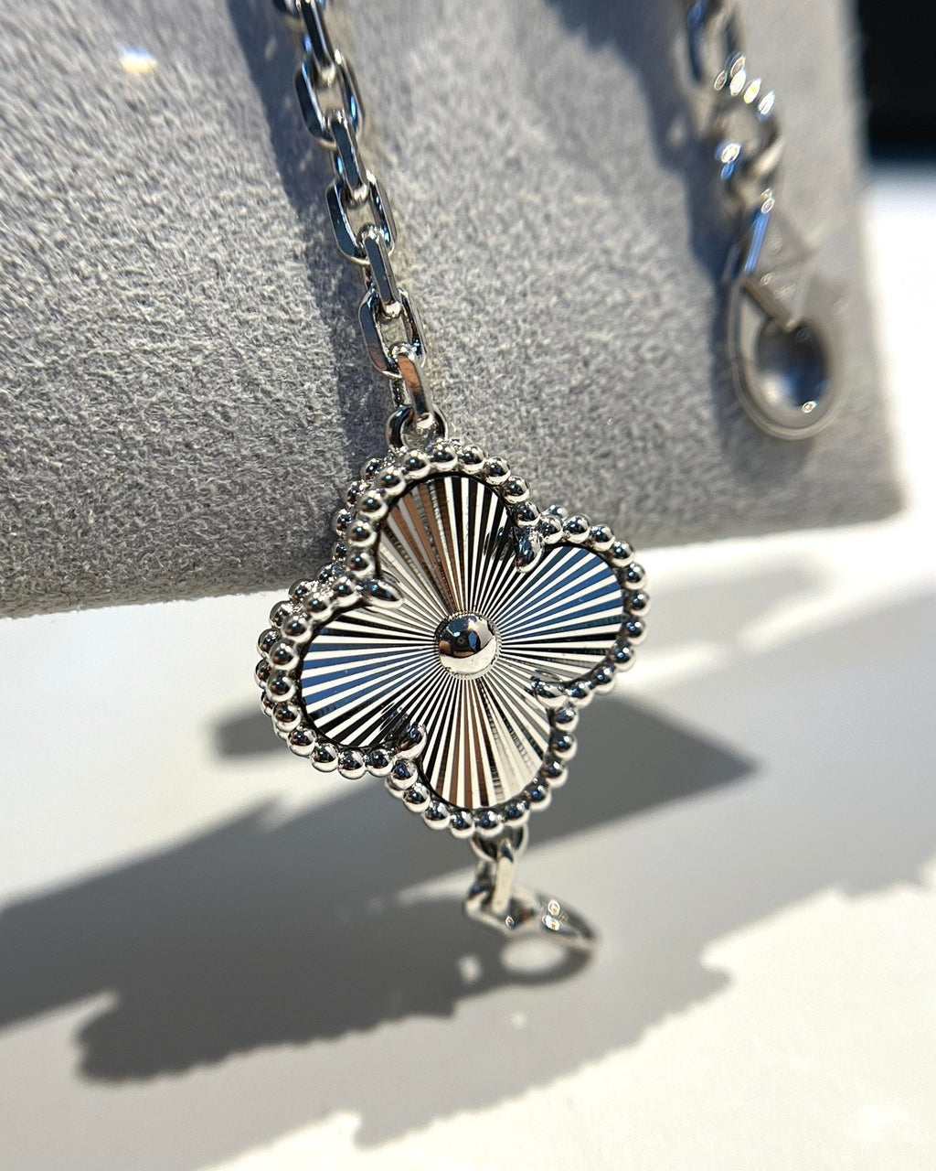 CLOVER 5 MOTIF LASER BRACELET COLLECTION