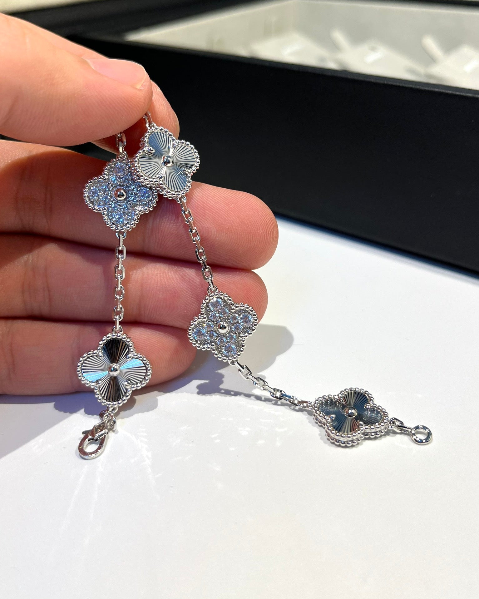 CLOVER 5 MOTIF LASER BRACELET COLLECTION