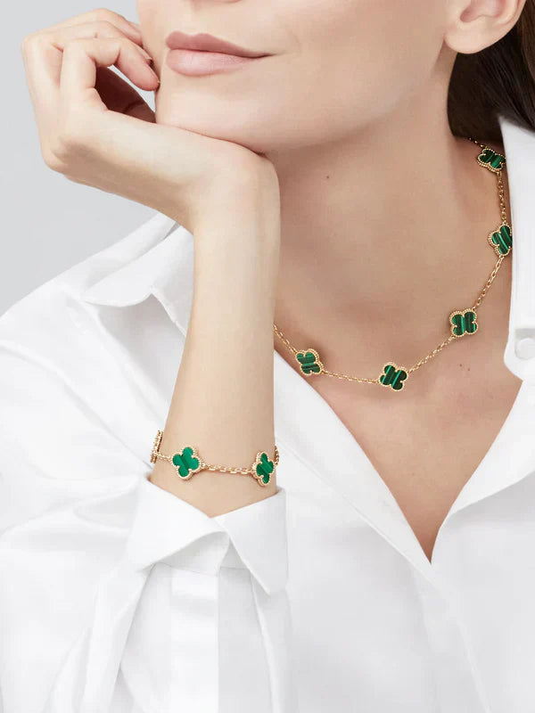 CLOVER Green Bracelet – Elegant Emerald-Hued Accessory