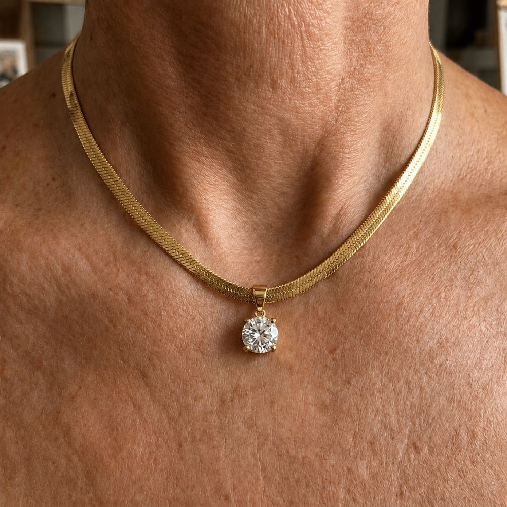 Elegant Rhinestone Pendant Gold Necklace