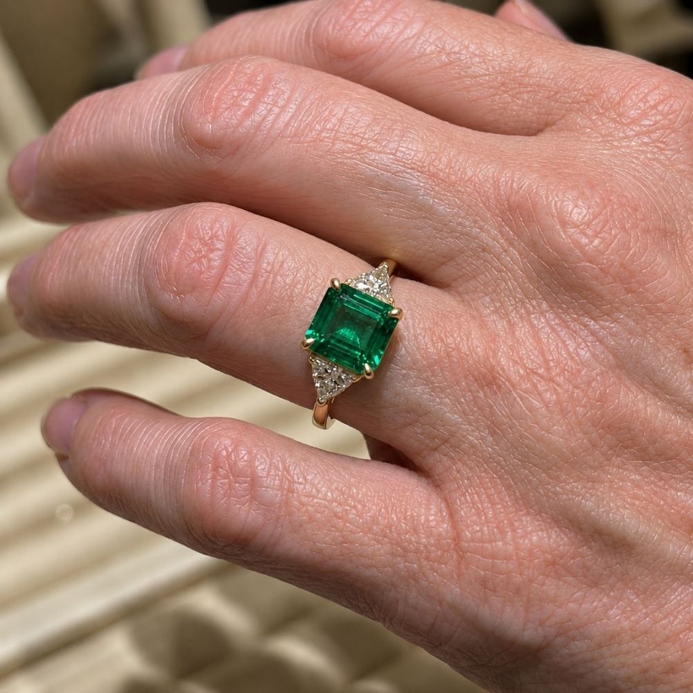 Vintage-Inspired Green Gemstone Gold Ring