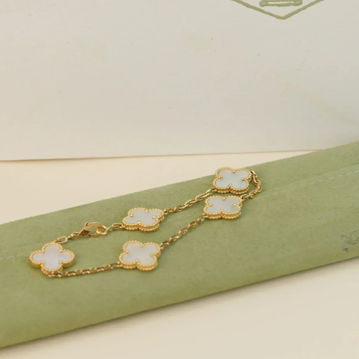 CLOVER WHITE PEARL MOP 5 MOTIF BRACELET COLLECTION