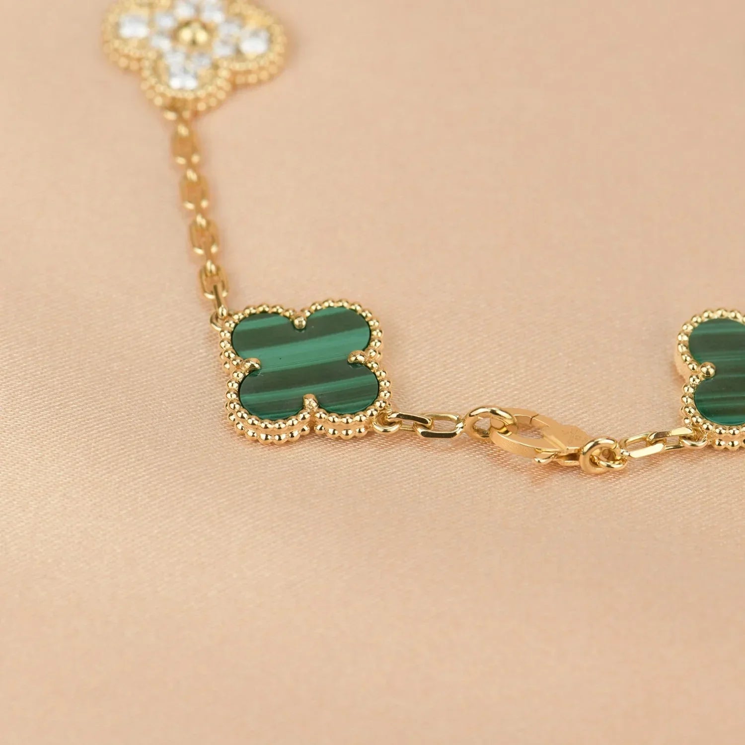 CLOVER 5 MOTIF MALACHITE BRACELET COLLECTION VIP