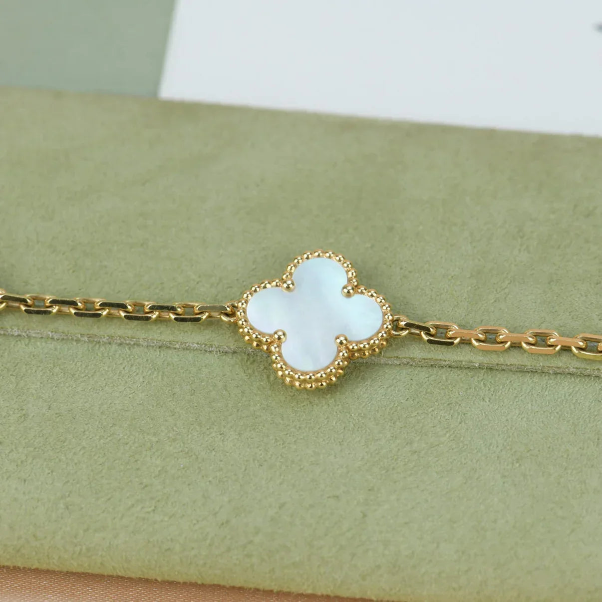 CLOVER WHITE PEARL MOP 5 MOTIF BRACELET COLLECTION