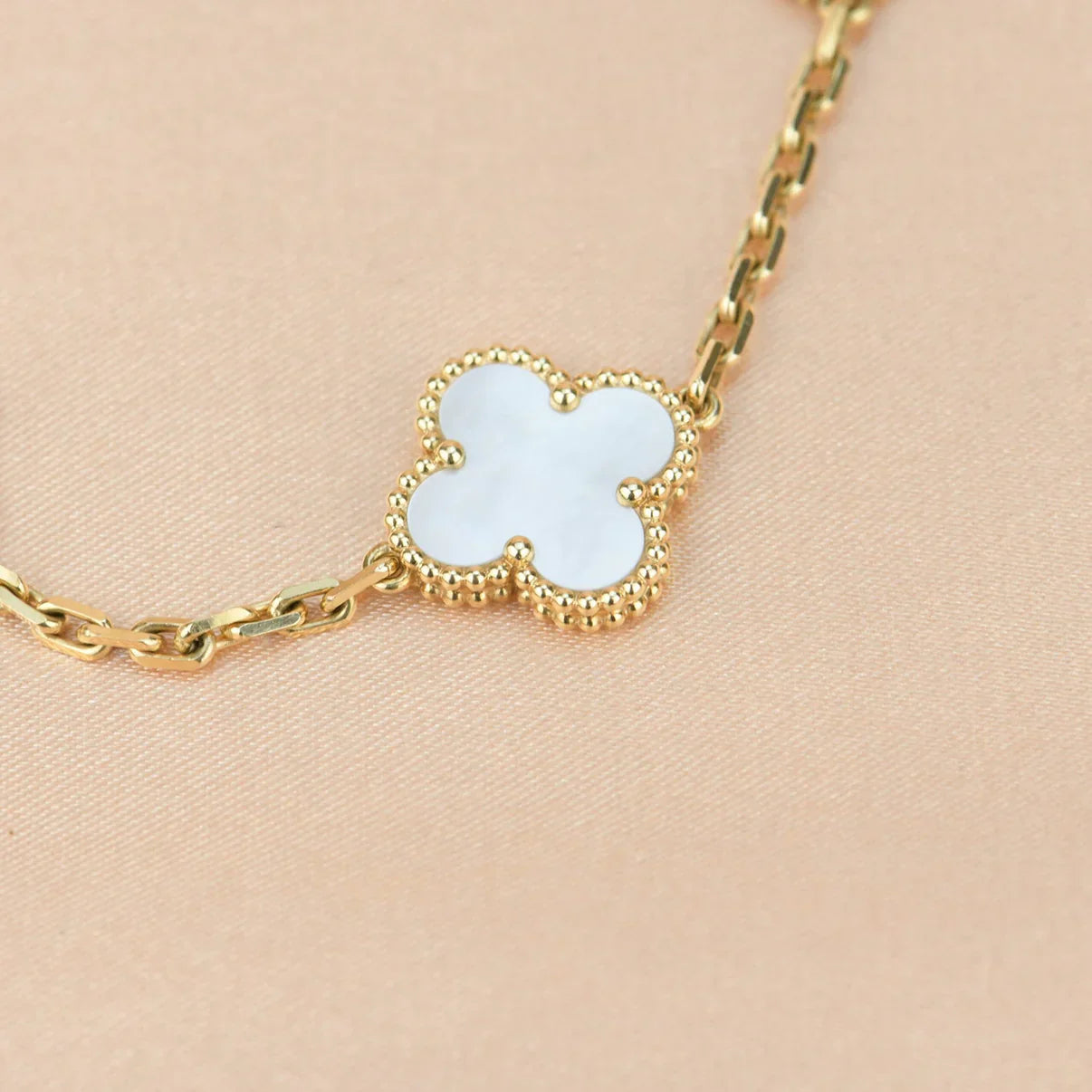 CLOVER WHITE PEARL MOP 5 MOTIF BRACELET COLLECTION