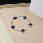 CLOVER 5 MOTIF ONYXS BRACELET COLLECTION