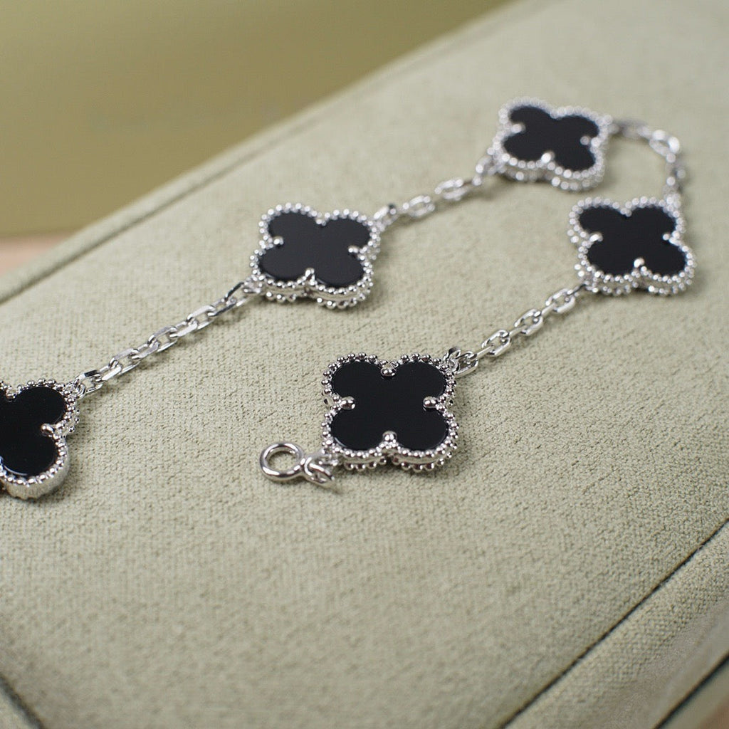 CLOVER 5 MOTIF ONYXS BRACELET COLLECTION