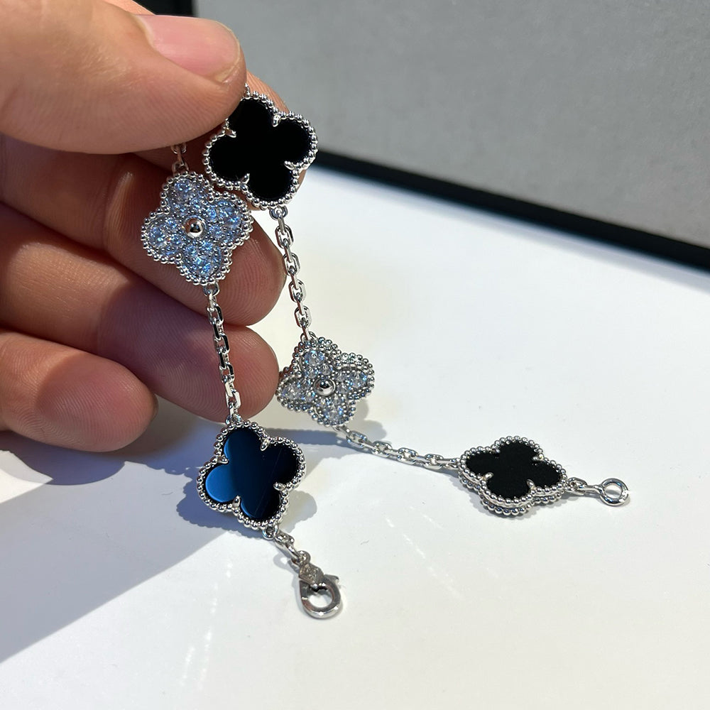 CLOVER 5 MOTIF ONYXS BRACELET COLLECTION