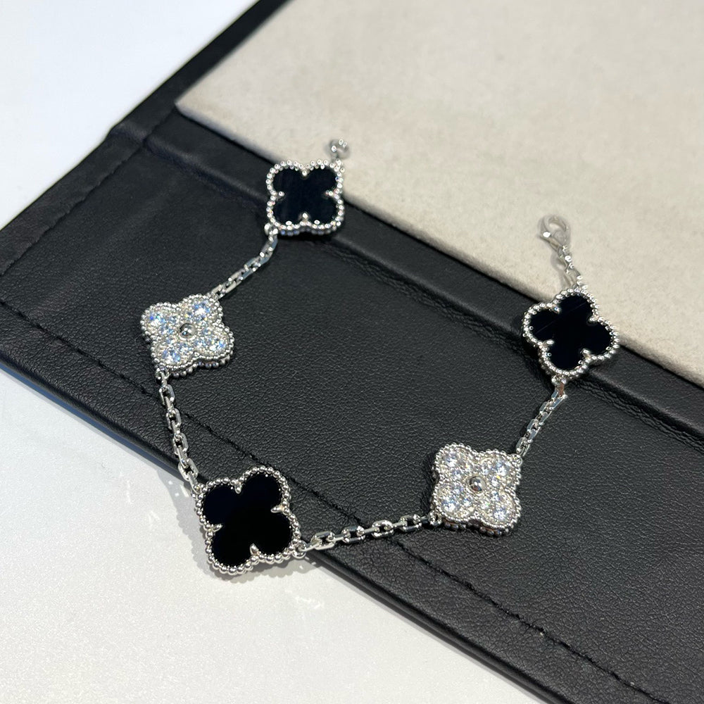 CLOVER 5 MOTIF ONYXS BRACELET COLLECTION