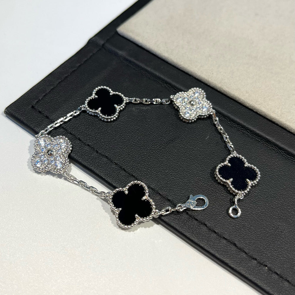 CLOVER 5 MOTIF ONYXS BRACELET COLLECTION