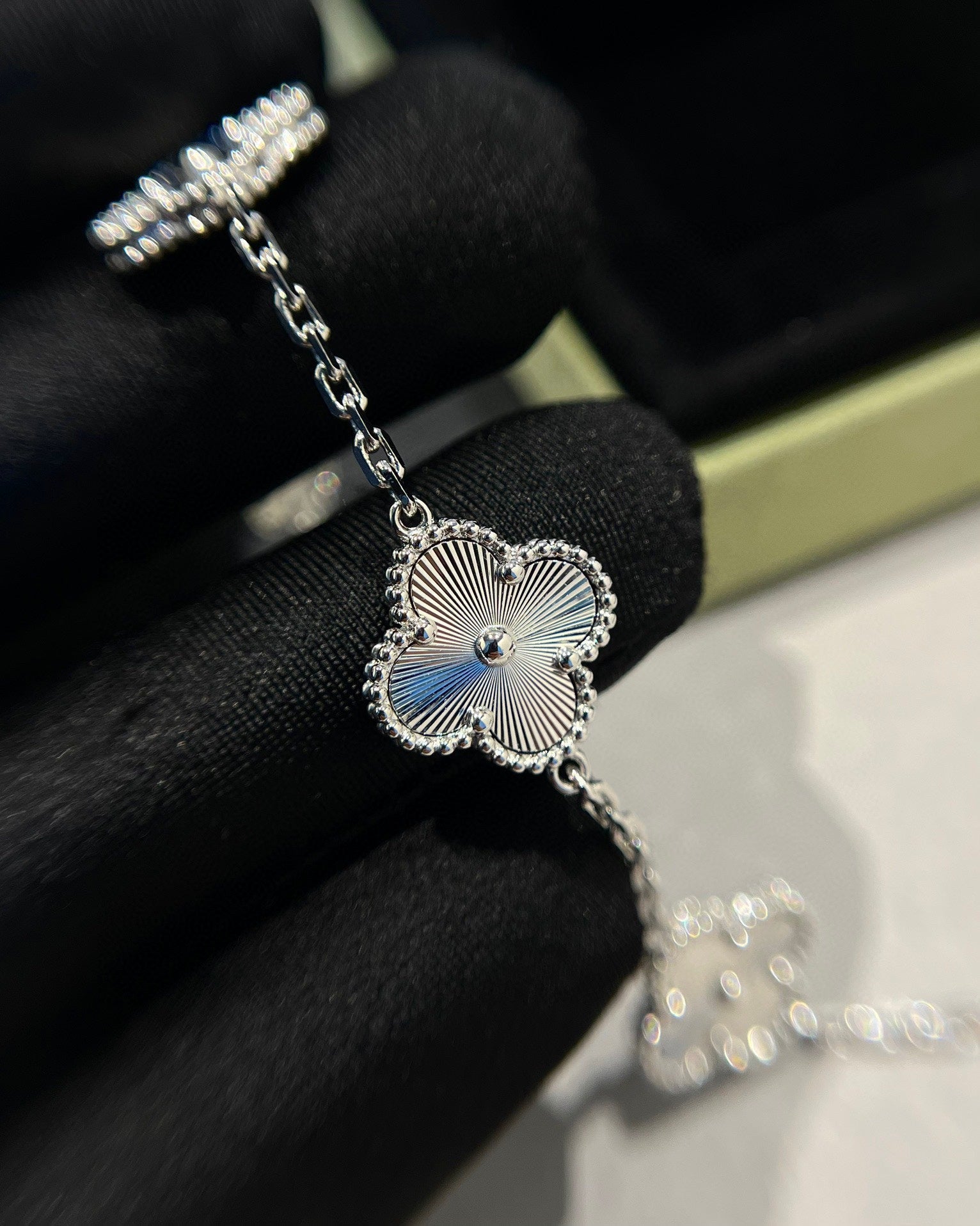 CLOVER 5 MOTIF LASER BRACELET COLLECTION