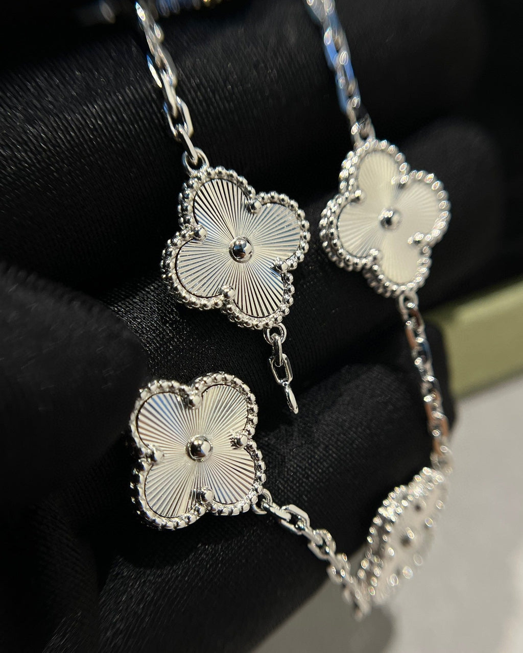 CLOVER 5 MOTIF LASER BRACELET COLLECTION
