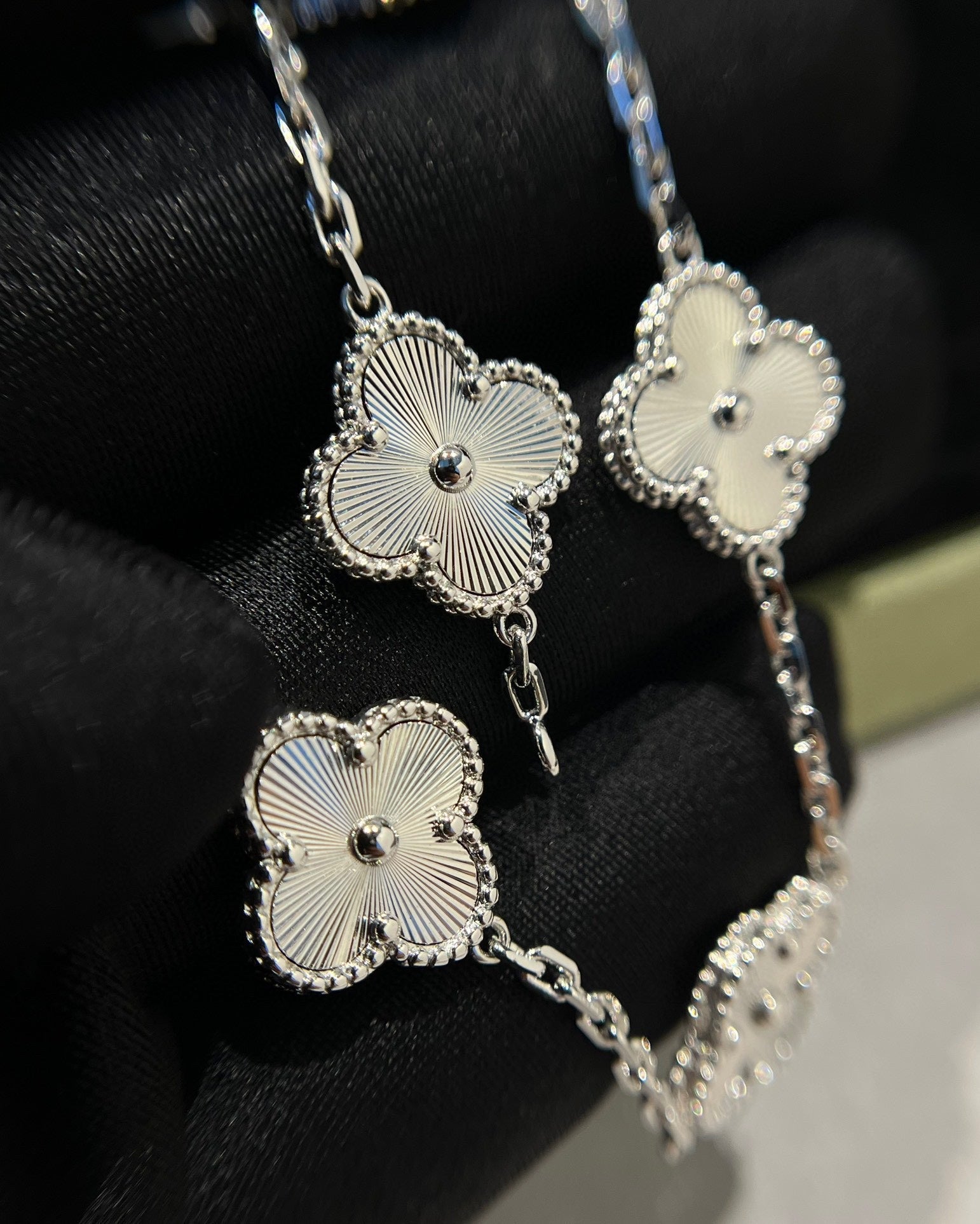 CLOVER 5 MOTIF LASER BRACELET COLLECTION