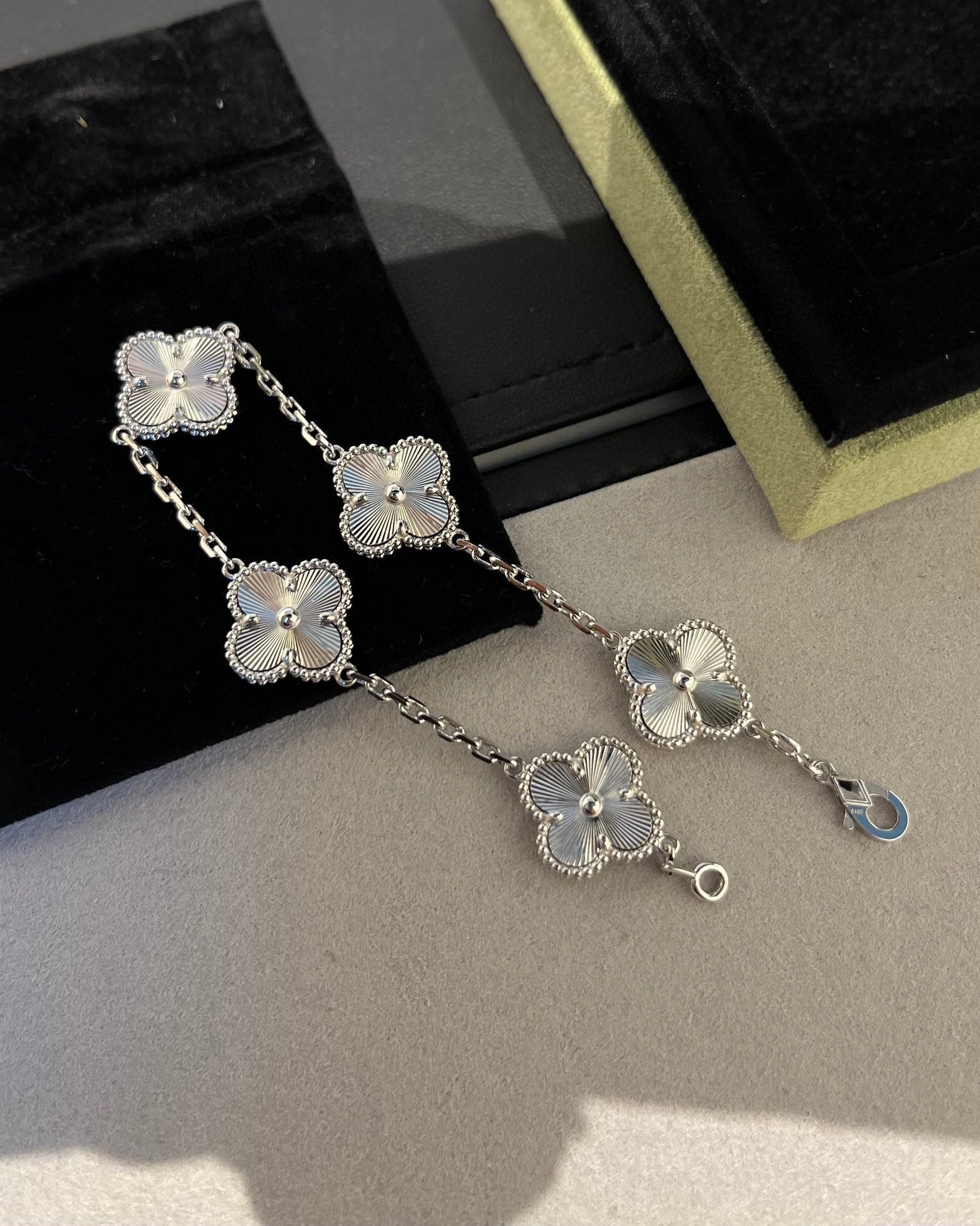 CLOVER 5 MOTIF LASER BRACELET COLLECTION